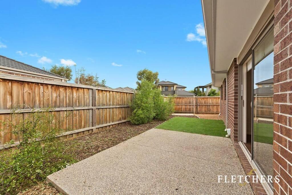 Charming 4 Bedrooms House In Truganina /Williams Landing Laverton Exterior photo